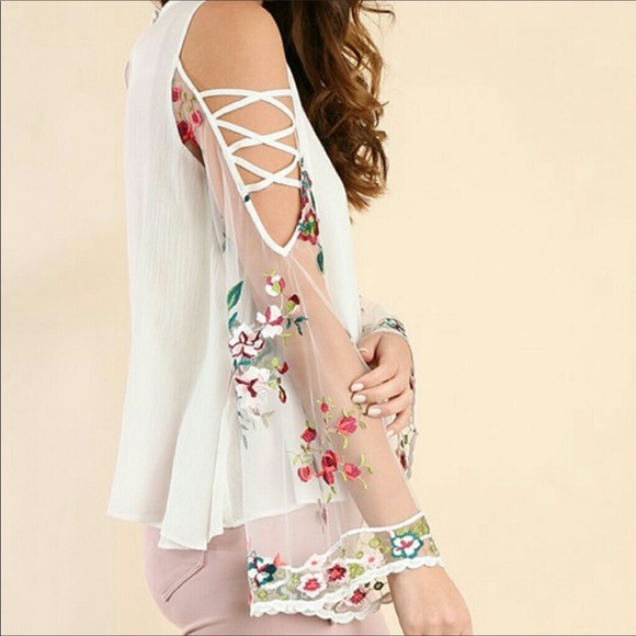 😻🎉❤️Floral Embroidery Angel Sleeve Top😍 Host Pick!😻5/2/22 - Picture 2 of 8